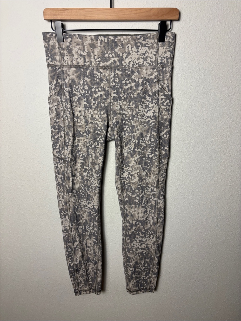 Lululemon Invigorate High-Rise Tight 25"
Gritstone White Opal Multi W5CT8S